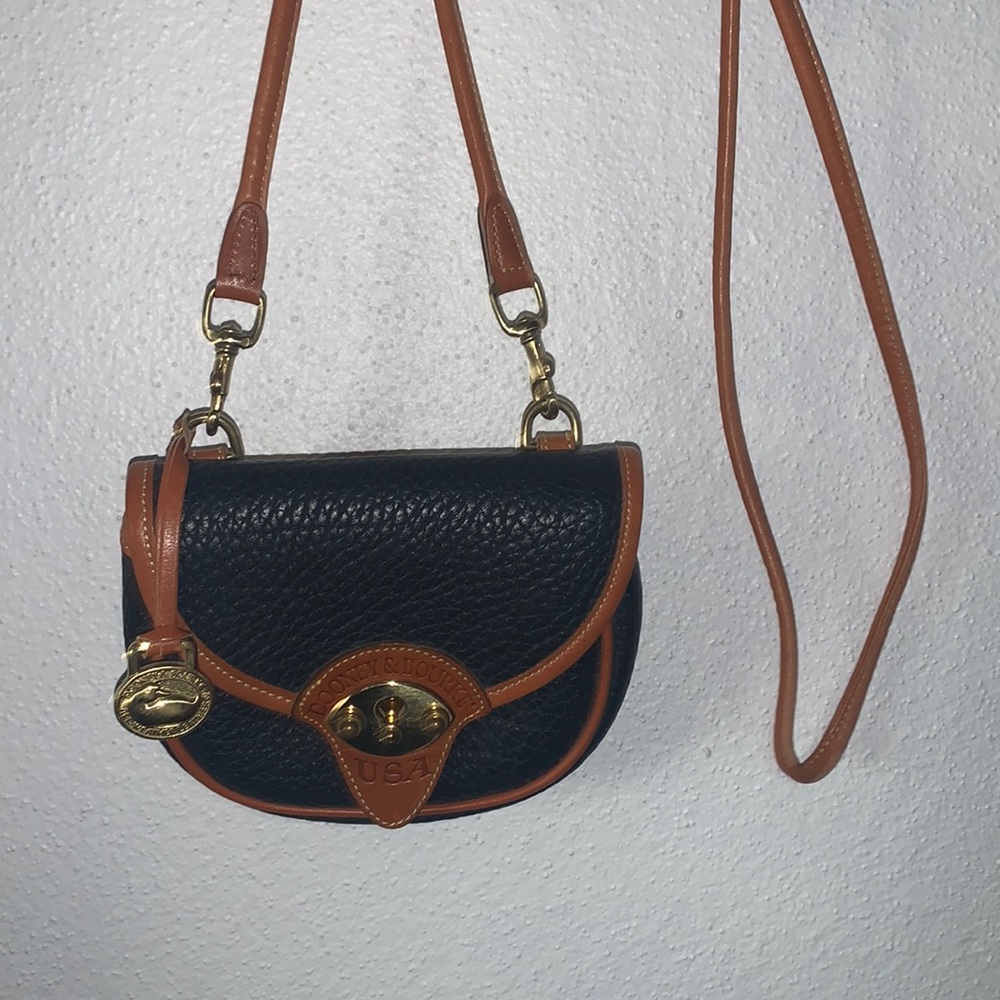 Vintage barely used small over the shoulder Dooney and Bourkes leather bag